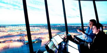 How to Become an Air Traffic Controller Professionally