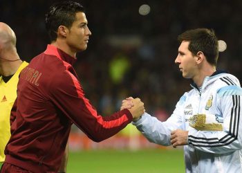 How to Become a Football Player Professionally