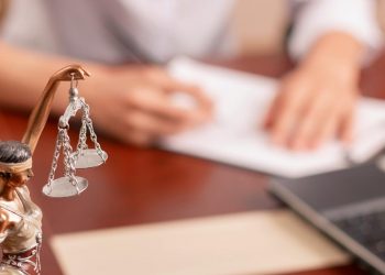 How to Become a Lawyer Professionally and Be the Best One