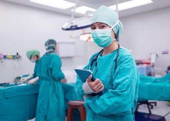 How to Become a Surgeon from the Basic Steps