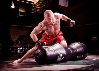How to Become an MMA Fighter Professionally