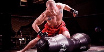 How to Become an MMA Fighter Professionally